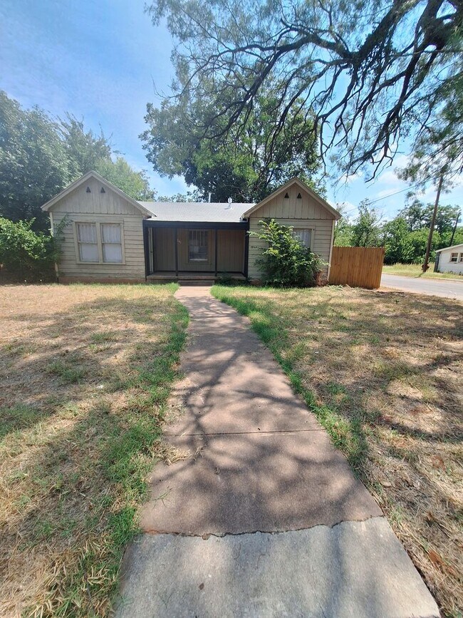 Foto del edificio - 3 bedroom, 1 bath