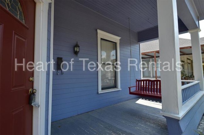 Foto del edificio - 2210 Colonial Ave