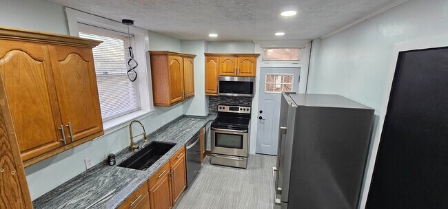Building Photo - 313 Stratmore St