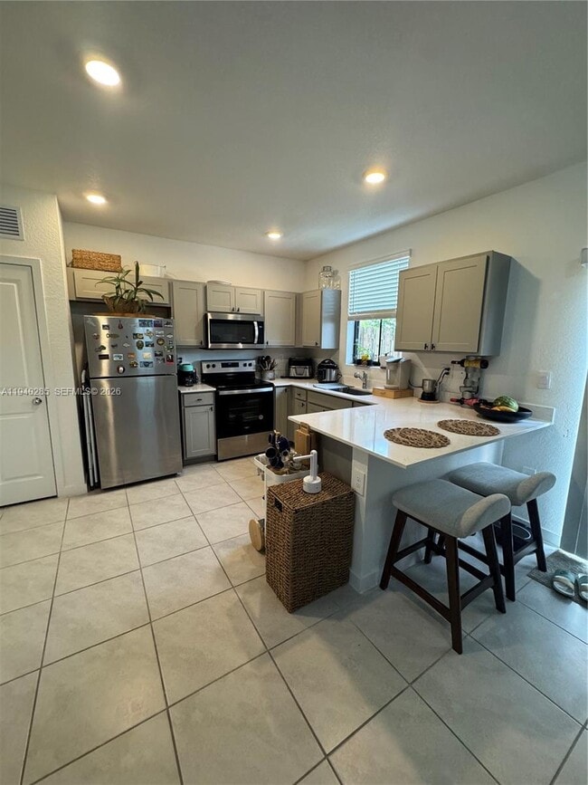 Building Photo - 466 NE 5th St