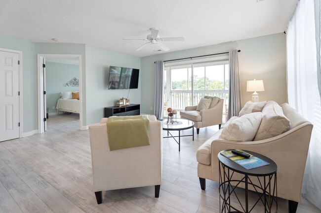 Building Photo - 3350 Club Villas Dr
