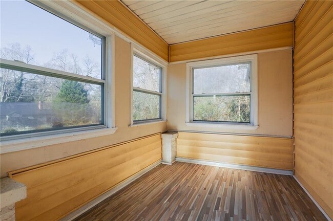 Building Photo - 2878 Humphries Dr SE