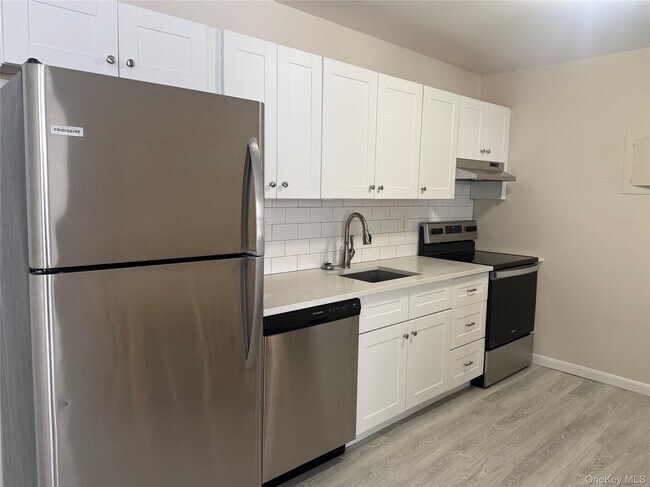 Foto del edificio - 3 Toms Point Ln