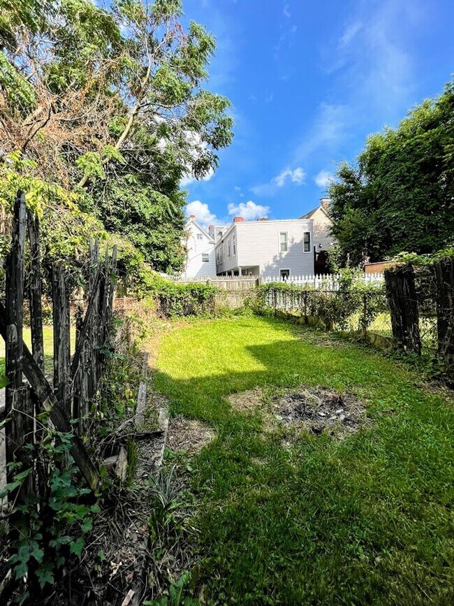 Foto del edificio - 4/5 bed 2 bath - all updated South Oakland...