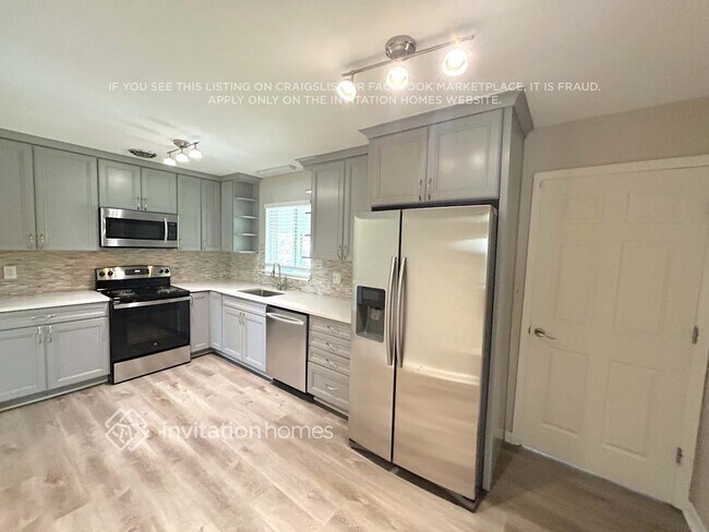 Foto del edificio - 8531 Crescent Dr