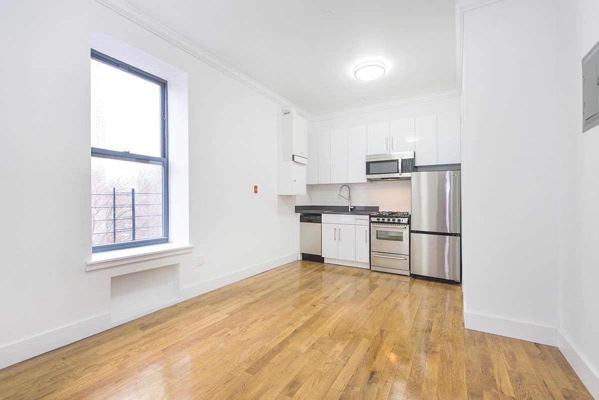 Primary Photo - 2095 Madison Ave