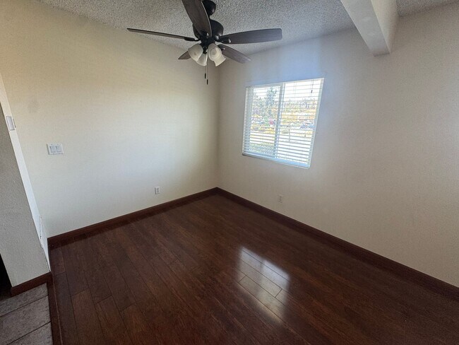 Foto del edificio - Updated 2 Bed / 1 Bath Condo in Lakeside