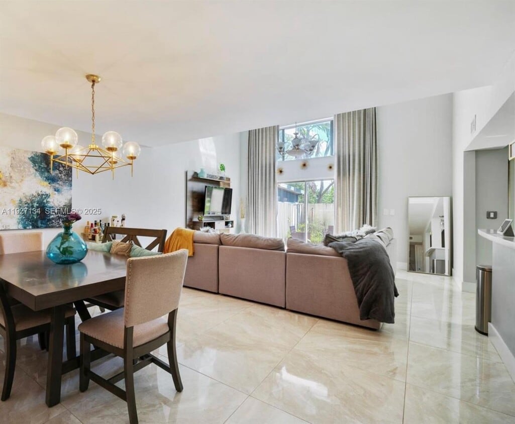 Primary Photo - 550 NW 210th St