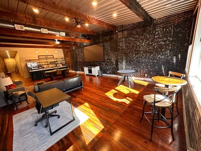 Building Photo - 124 Strawberry Alley