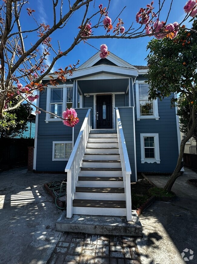 Building Photo - 1051 65th St