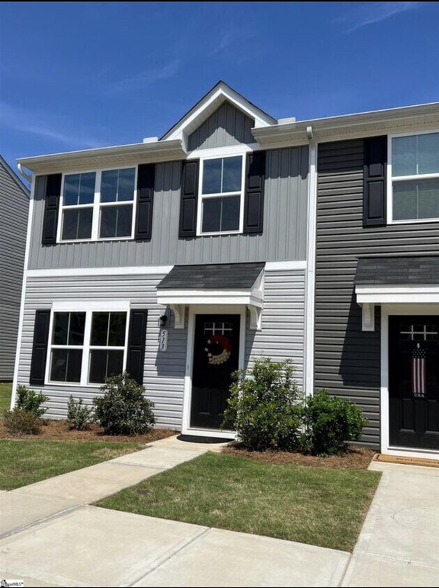 Primary Photo - 513 Hampton Townes Dr