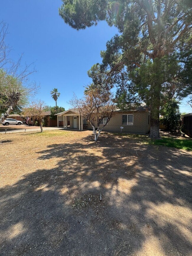 Foto del edificio - 3 BEDROOM HOME IN PHOENIX