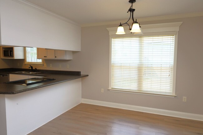 Foto del edificio - 4110 Barrington Dr