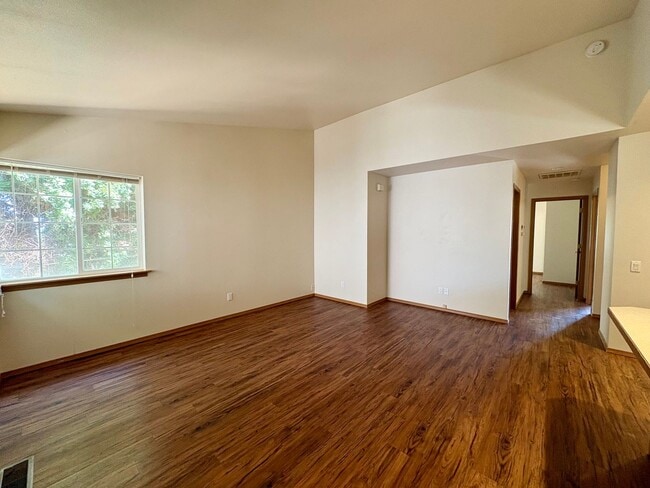 Building Photo - 809/811 Jamie Drive