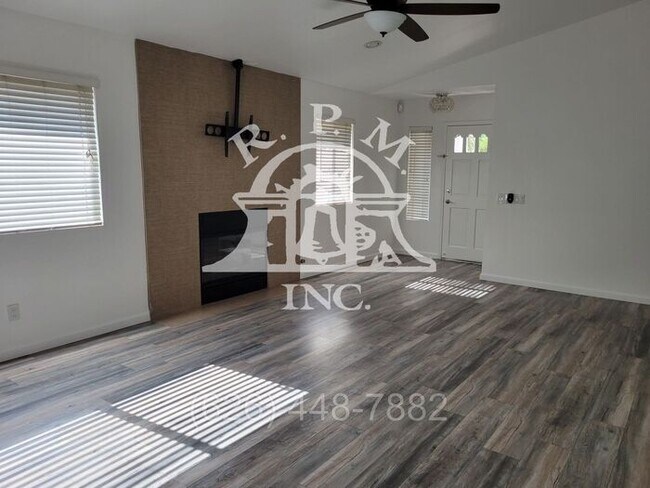 Building Photo - Modern Spacious 4-Bedroom Home with Pool i...