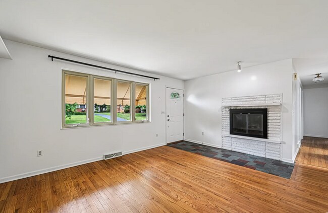 Foto del edificio - 902 Brentford Dr