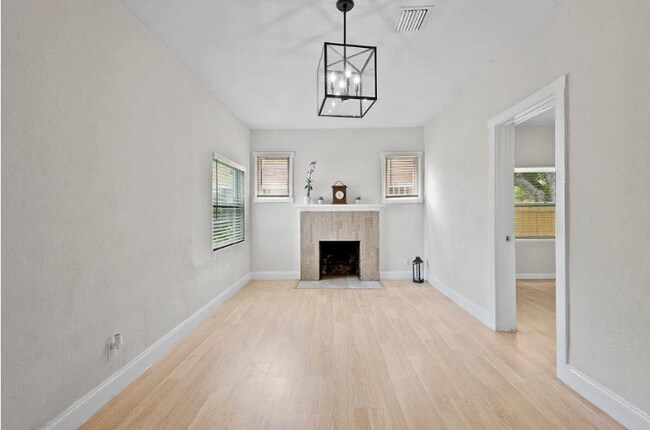 Foto del edificio - 3421 Pinewood Ave