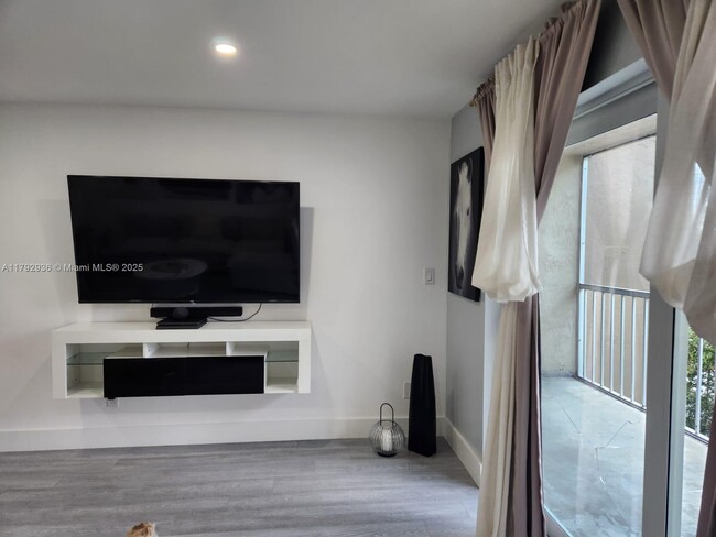 Foto del edificio - 17000 NW 67th Ave