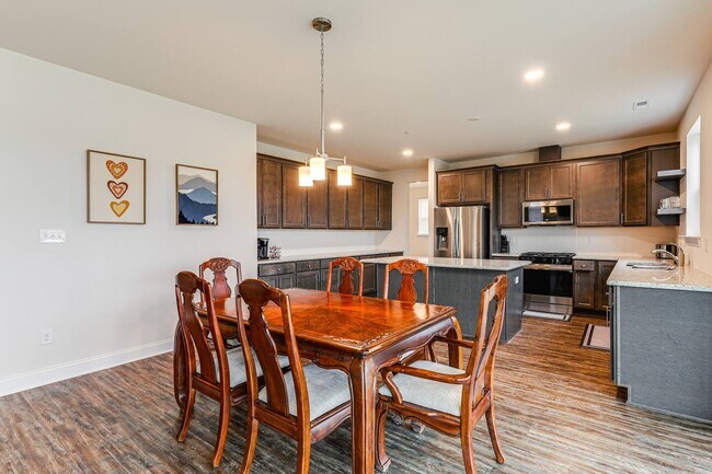 Building Photo - 23525 E Gate Dr