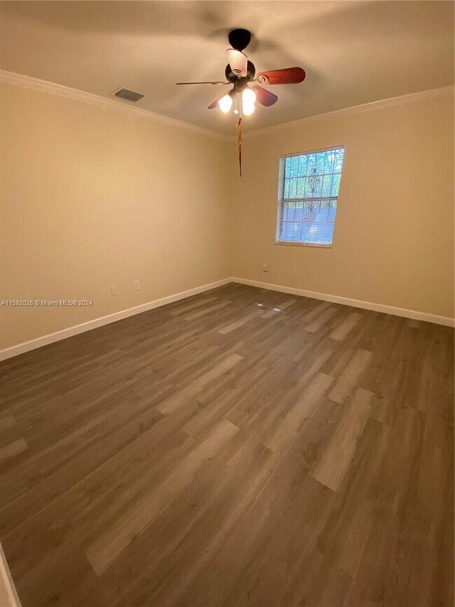 Foto del edificio - 4633 Grove St