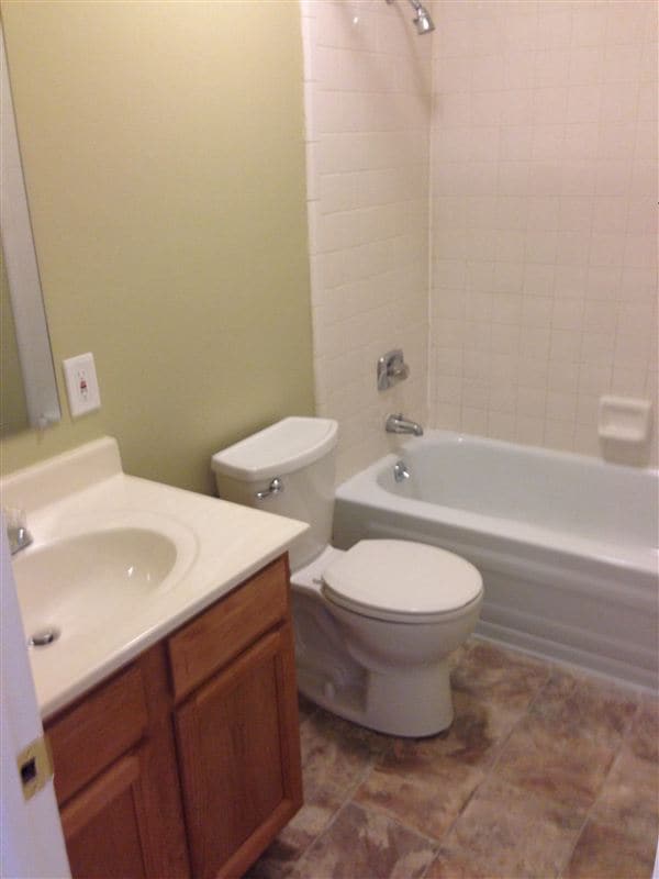 Building Photo - 1 br, 1 bath Apartment - Heritage Manor 507 E