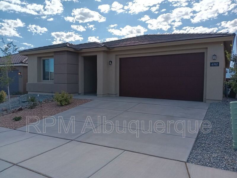 Foto principal - 6762 Sydney Drive NE
