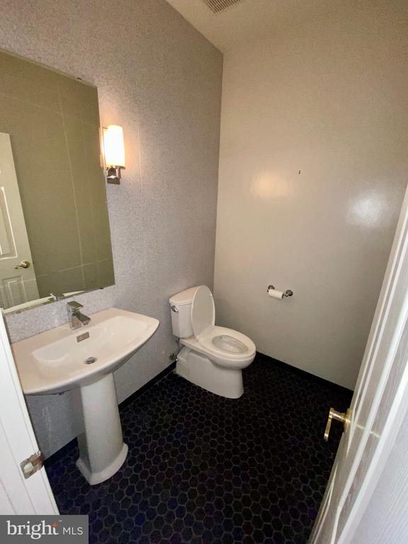 Building Photo - 10106 Sterling Terrace