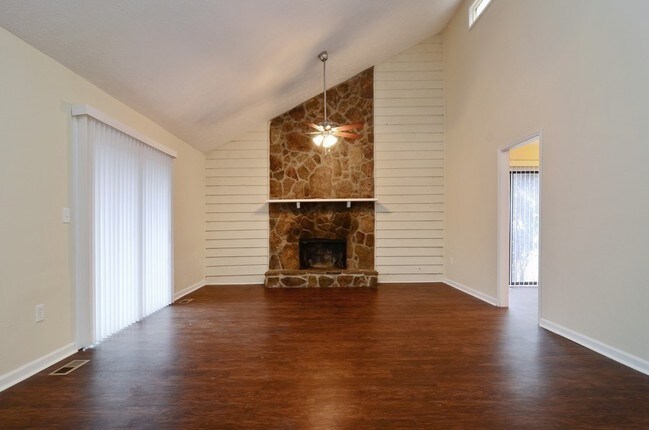 Foto del edificio - 6601 Valley Hill Dr SW