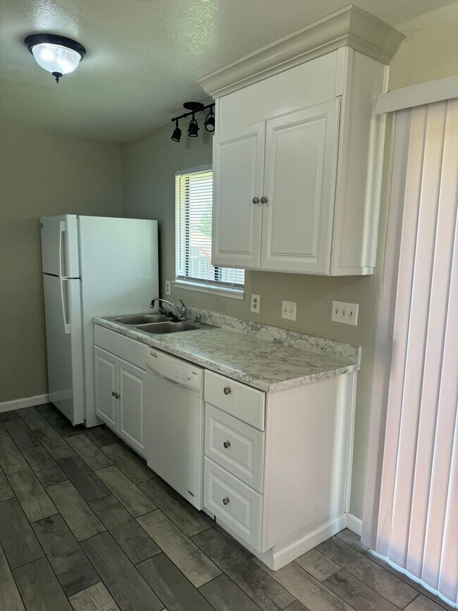 Building Photo - 2556 Sabre Ct