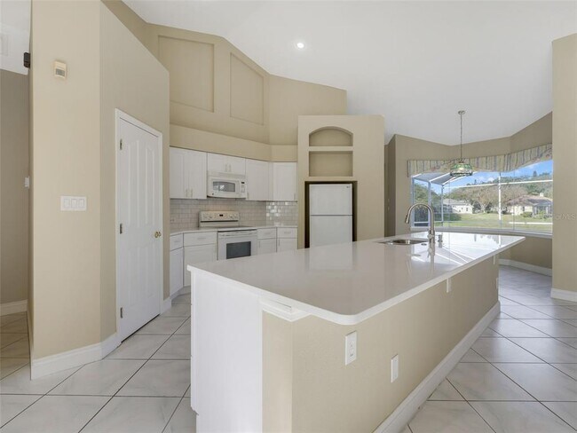 Foto del edificio - 7871 Canyon Lake Cir