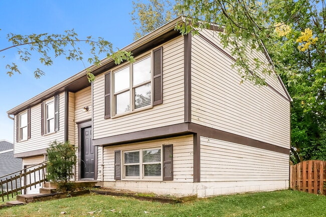 Building Photo - 616 Woodlark Dr