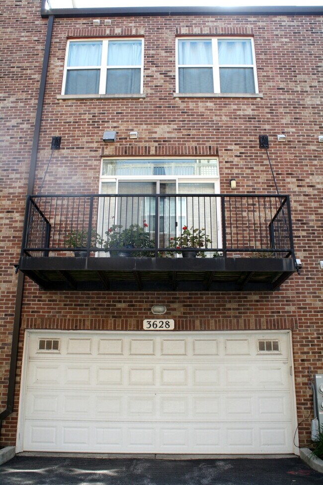 Building Photo - 3628 S Sangamon St