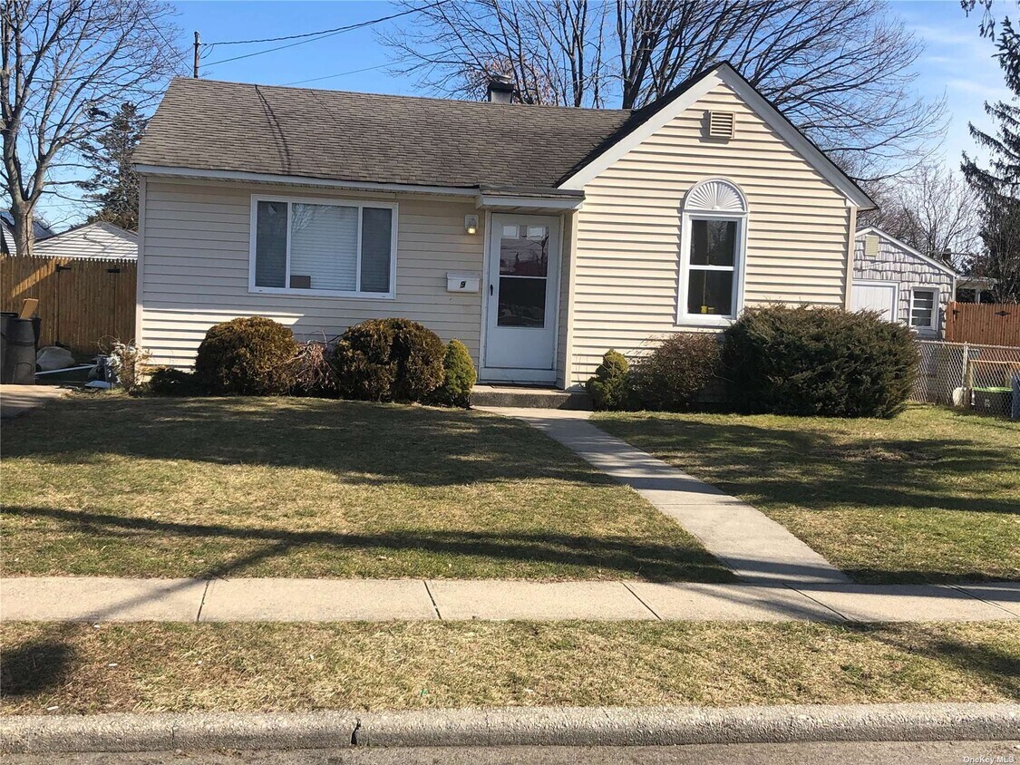 Primary Photo - 9 Washington Dr