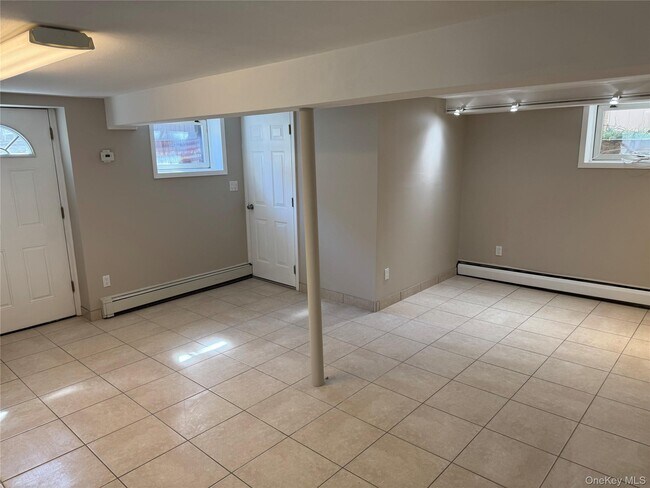 Foto del edificio - 56-25 136th St