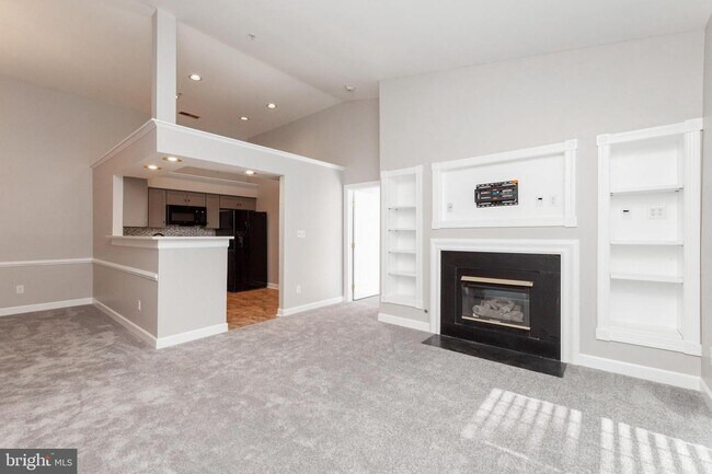 Building Photo - 8311K Bluebird Way