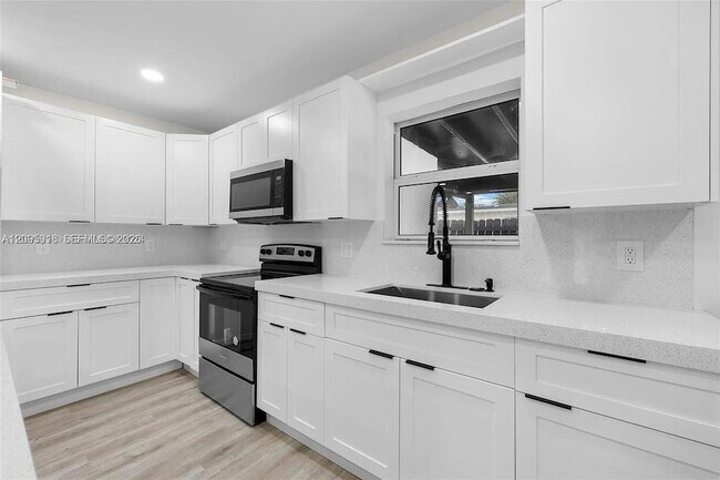 Foto del edificio - 331 W 40th Pl