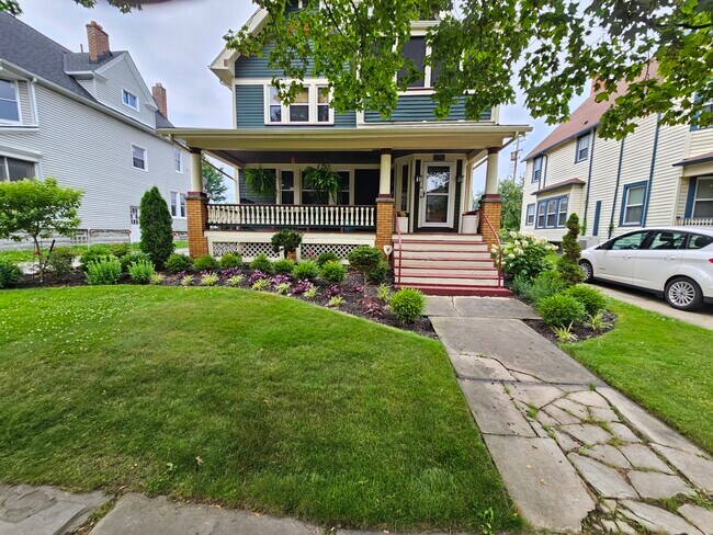 Building Photo - 1296 W 116th St