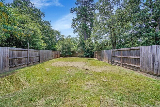 Building Photo - 1043 Mann Rd