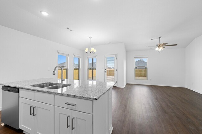 Building Photo - New Beginnings Start At AMRR: 4 bedroom / 2 bath in Apple Crossing!