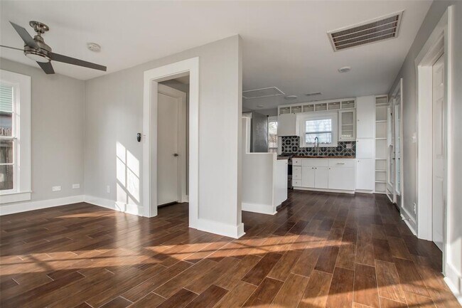 Foto del edificio - 4500 Avenue H