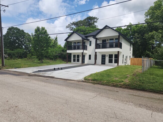 Foto del edificio - 2651 Beaumont Ave