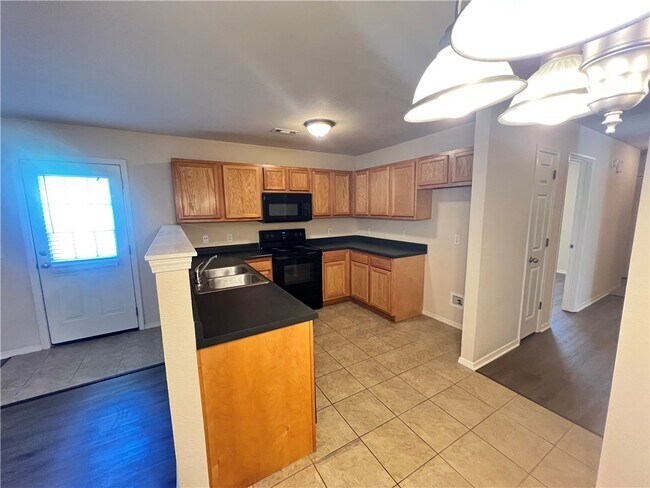 Foto del edificio - 555 Cascade Cir