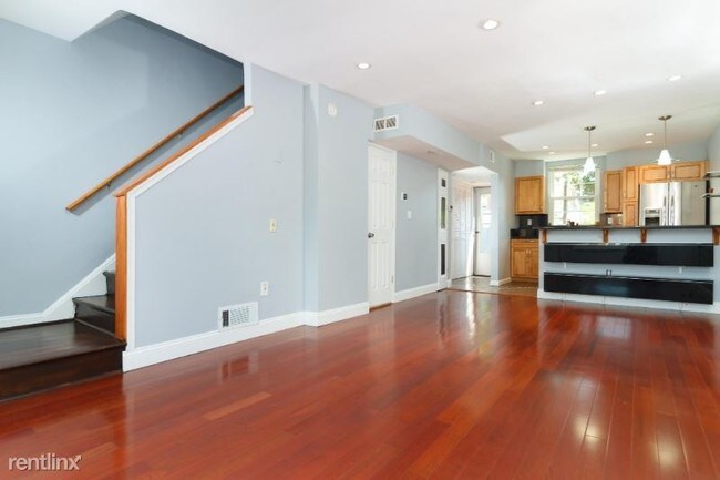 Building Photo - 3 br, 2 bath Townhome - 44 Dale Street