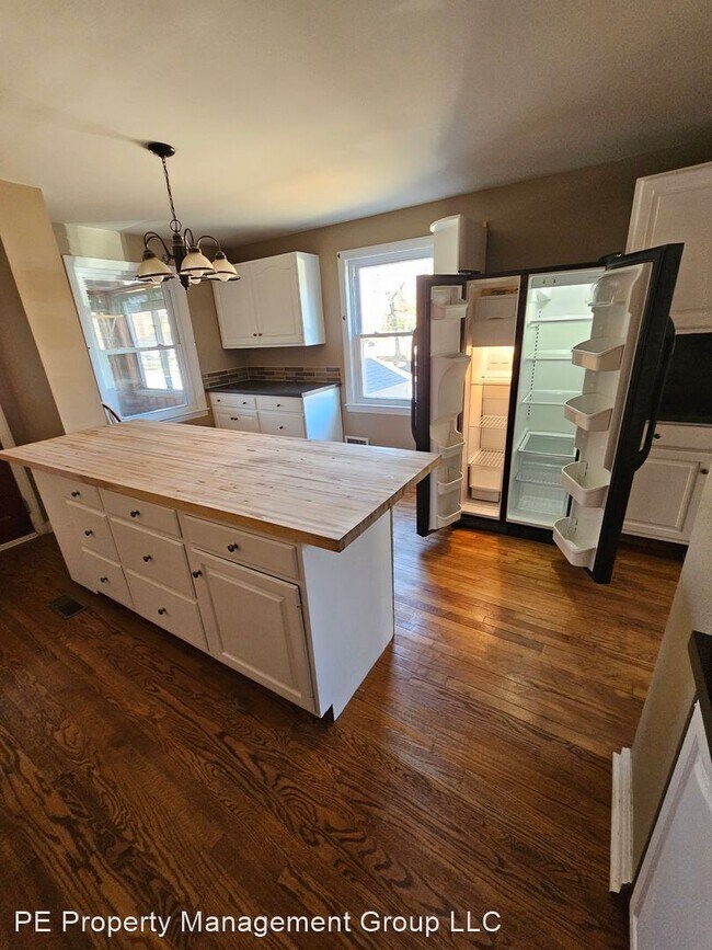 Foto del edificio - 3 br, 2 bath House - 4810 Kenwood Avenue