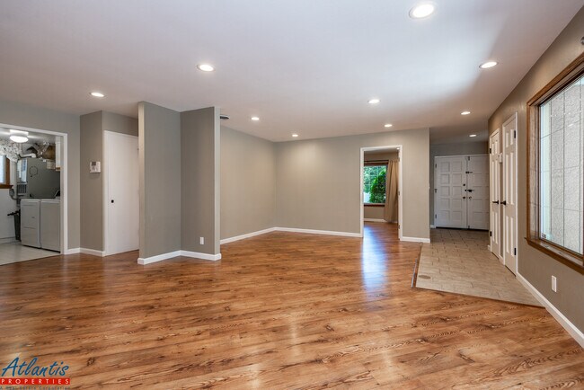 Building Photo - Heatherstone Way / Village Ct