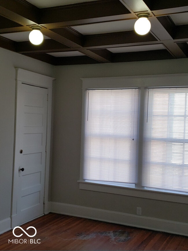 Building Photo - 125 E 17th St