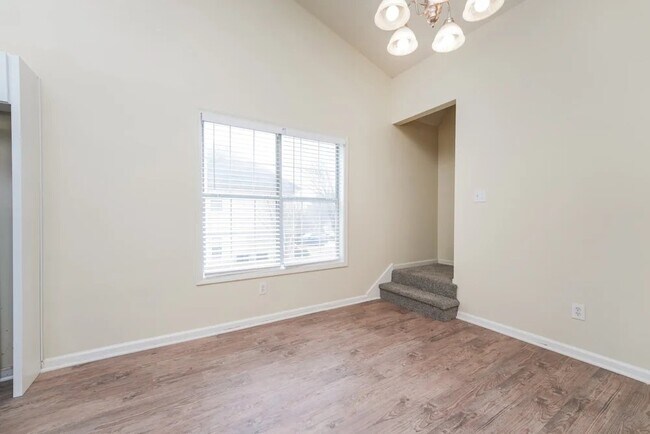 Foto del edificio - 1421 Fall River Dr