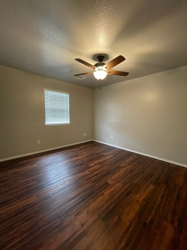 Foto del edificio - 1122 Oak Ln