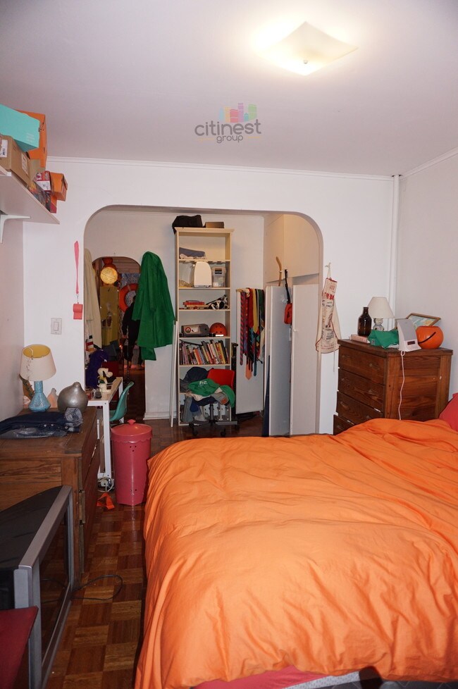 Building Photo - 390 Sackett St