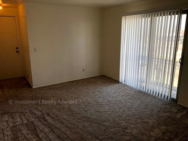 Building Photo - 2 bed 1 bath in West Valley!